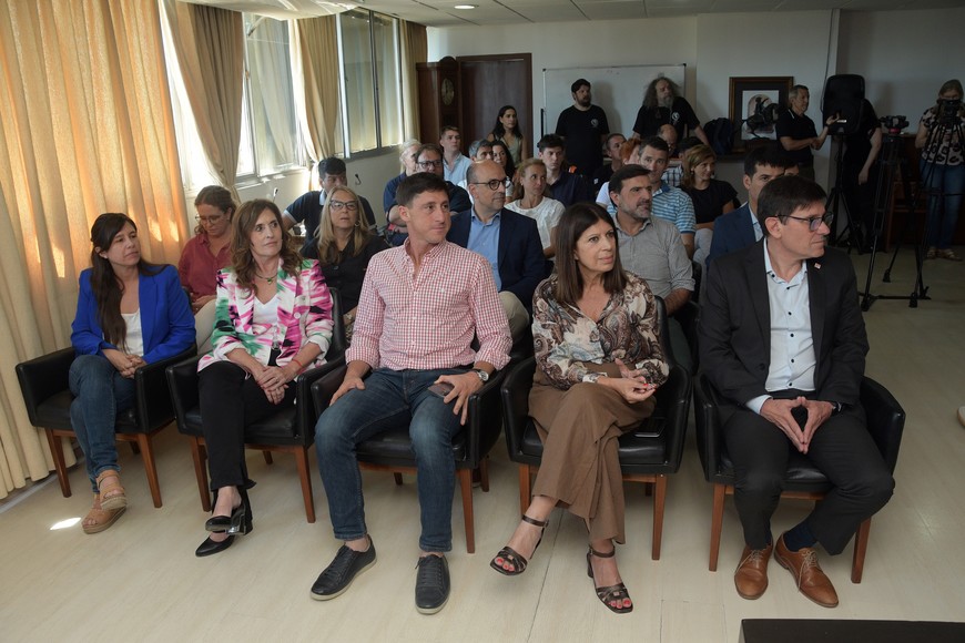 Acto de licitación de aulas. Foto: Guillermo Di Salvatore
