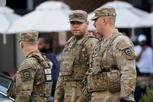 Fuerte operativo policial en las inmediaciones de la Casa Blanca tras el ataque a los soldados. Foto: Reuters