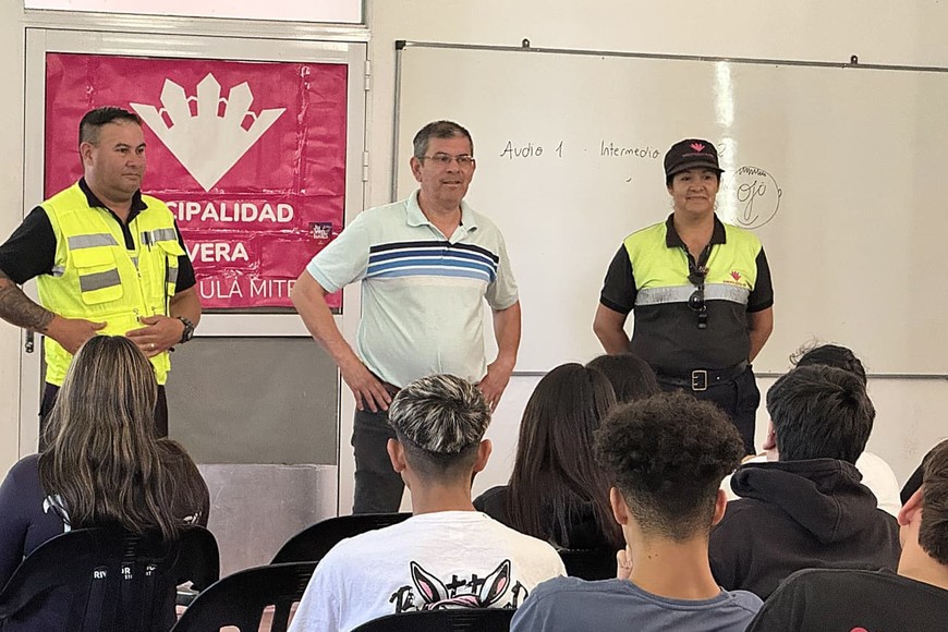 Seguridad vial en primera persona: inspectores y especialistas llevaron su experiencia a las escuelas de Vera