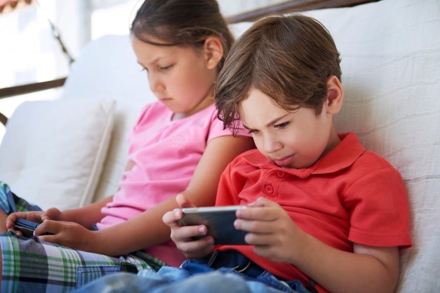 4 de cada 10 niños acceden a su primer teléfono antes de los 9 años.