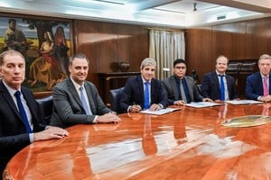 Participaron Adorni, Caputo, Santilli, los gobernadores y autoridades del sector energético.