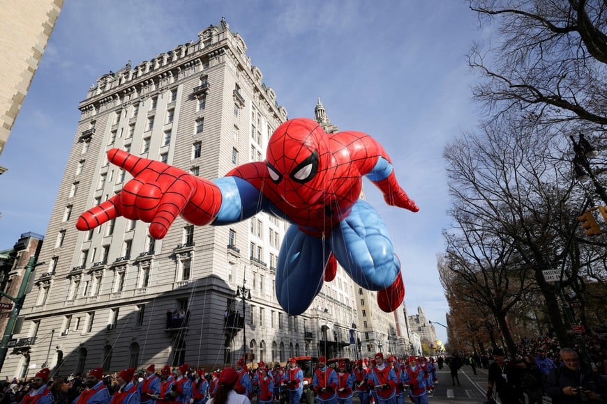 The Spider-Man balloon flies during the 2025 Macy's Thanksgiving Day Parade in New York City, U.S., November 27, 2025. REUTERS/Jeenah Moon