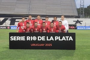 ¿Se baja el Tate?. La postal del verano de este año, con el "Kily" Cristian González como entrenador. Si bien está la invitación para Unión, de cara a enero 2026, ahora Madelón analiza cada detalle para priorizar la logística.