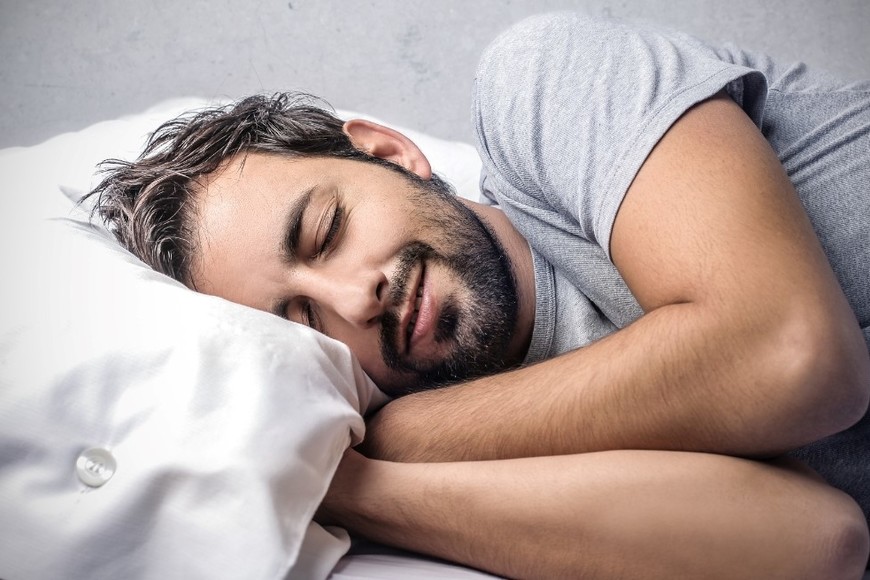 Una breve pausa luego del almuerzo puede servir para “recargar las pilas”.