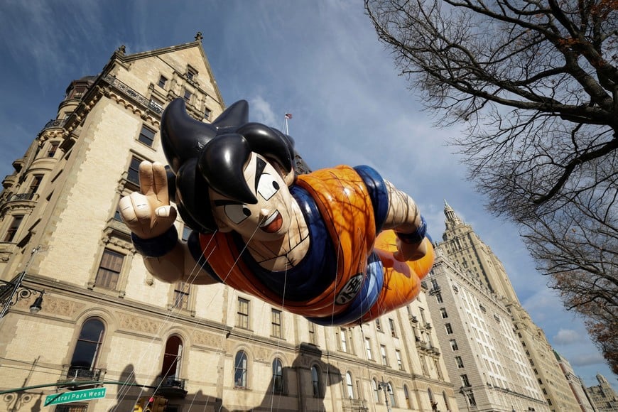 The Goku balloon flies during the 2025 Macy's Thanksgiving Day Parade in New York City, U.S., November 27, 2025. REUTERS/Jeenah Moon 
REFILE - QUALITY REPEAT