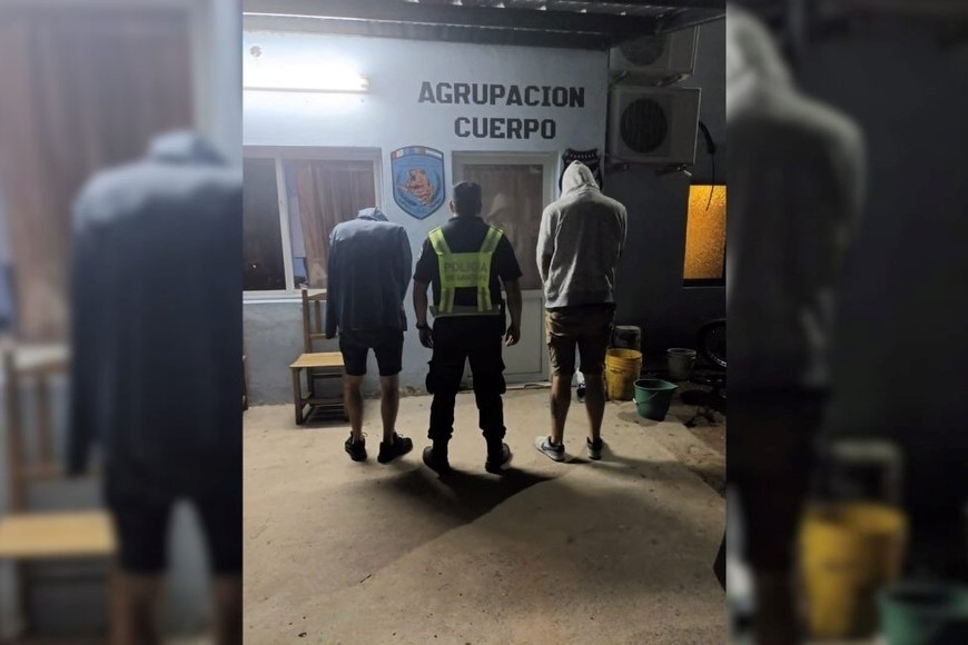 Rosarinos detenidos con dinero y marihuana en Coronda.  Foto: Gentileza