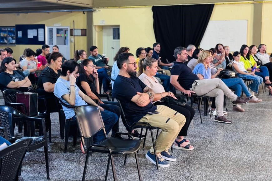 Violencia digital: jóvenes y especialistas protagonizaron una jornada clave en Vera