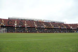 Los socios de Colón reciben el comunicado a horas de las elecciones. Crédito: Manuel Fabatía