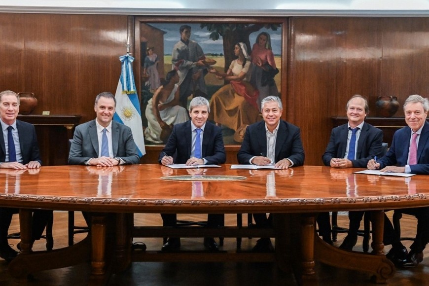 Participaron Adorni, Caputo, Santilli, los gobernadores y autoridades del sector energético.