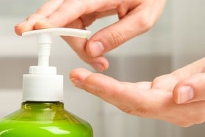 Anmat emitió cinco disposiciones que afectan a cosméticos y equipamiento médico en todo el país.