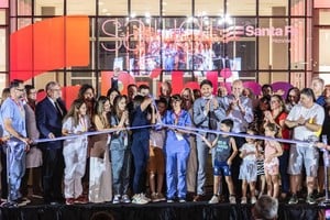 Pullaro inauguró el hospital más moderno del país junto a miles de vecinos y autoridades.