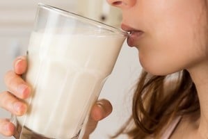 El consumo habitual de leches y yogures podría reducir el riesgo de fracturas en mujeres