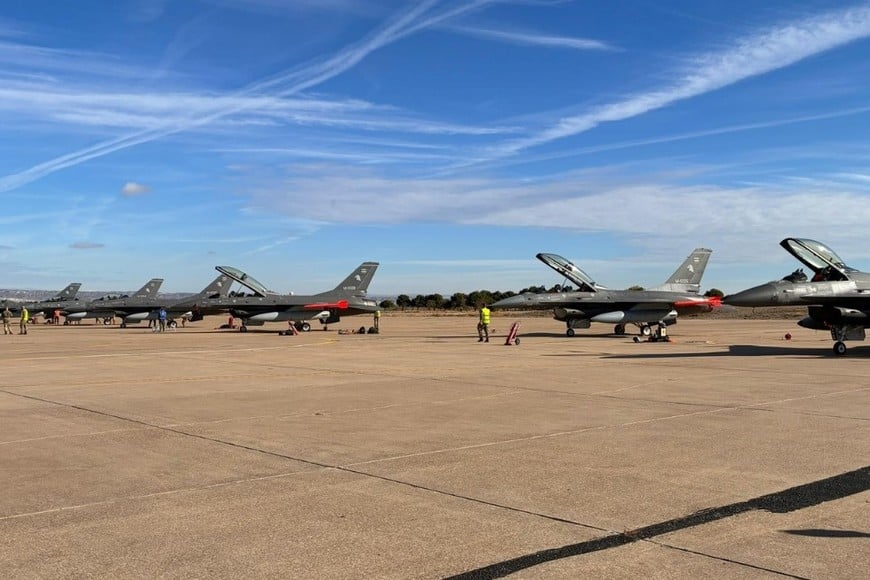 Los F-16 A/B MLU Fighting Falcon se preparan para el tramo final. Crédito: Ministerio de Defensa