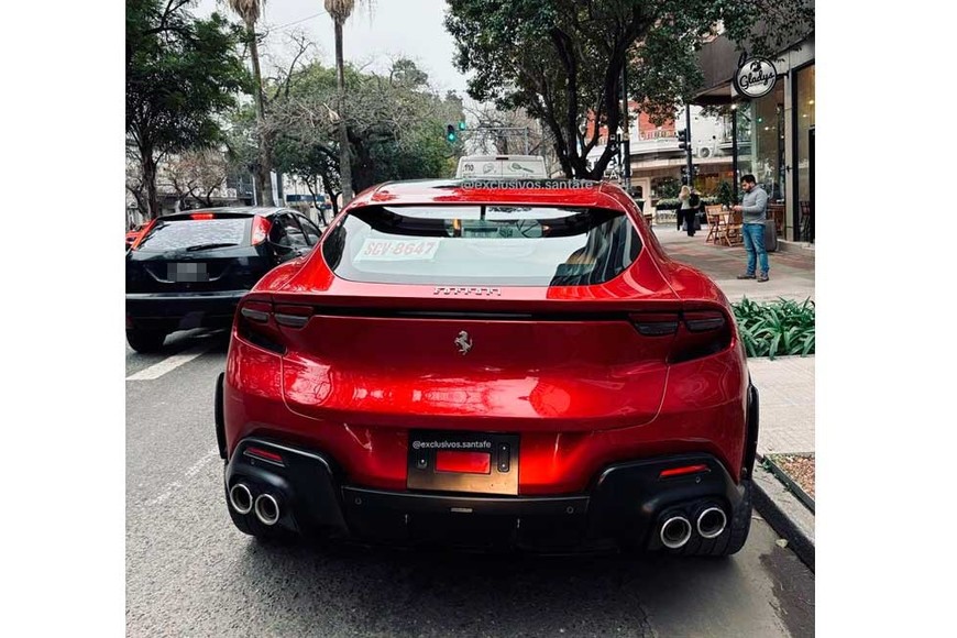 La foto es de julio, cuando frenó en Bv. Gálvez al 1700. Gentileza @Exclusivos.santafe