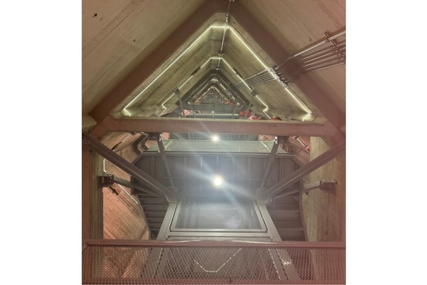 Así se ve el ascensor interno del Obelisco. Crédito: El Litoral
