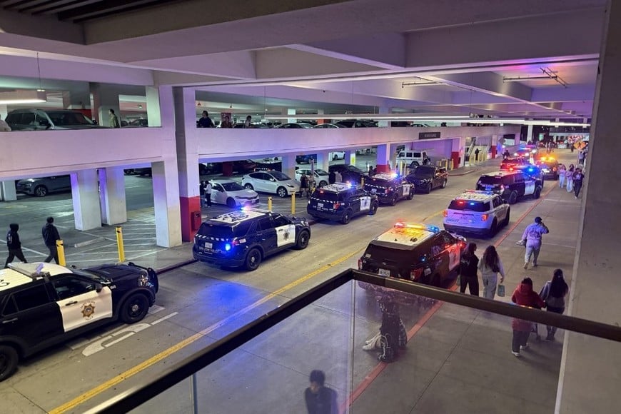 La policía evacuó el centro comercial y confirmó que fue un incidente aislado.
