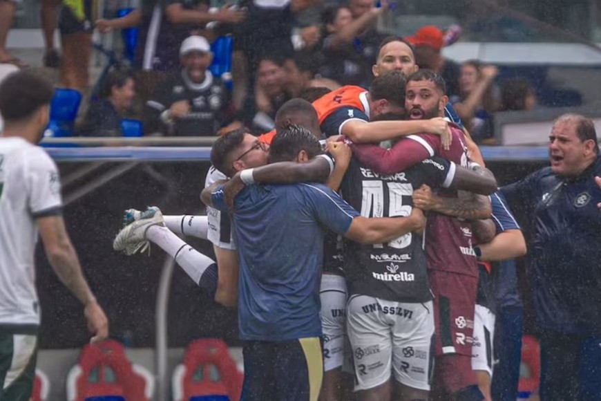 El Clube do Remo selló su ansiado regreso a Primera División luego de vencer 3-1 al Goiás.
