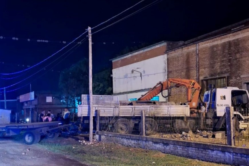 El camión impactó contra el frente de una fábrica. Foto: El Litoral