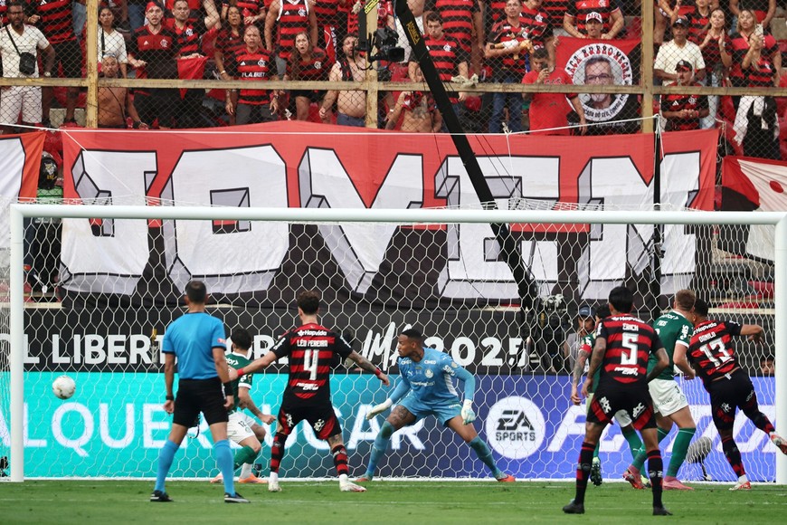 Soccer Football - Copa Libertadores - Final - Palmeiras v Flamengo - Estadio Monumental, Lima, Peru - November 29, 2025
Flamengo's Danilo scores their first goal REUTERS/Sebastian Castaneda