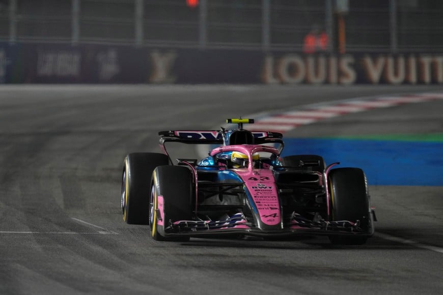 Nov 22, 2025; Las Vegas, NV, USA; Alpine driver Franco Colapinto (43) drives during the Las Vegas Grand Prix at the Las Vegas Strip Circuit. Mandatory Credit: Lucas Peltier-Imagn Images