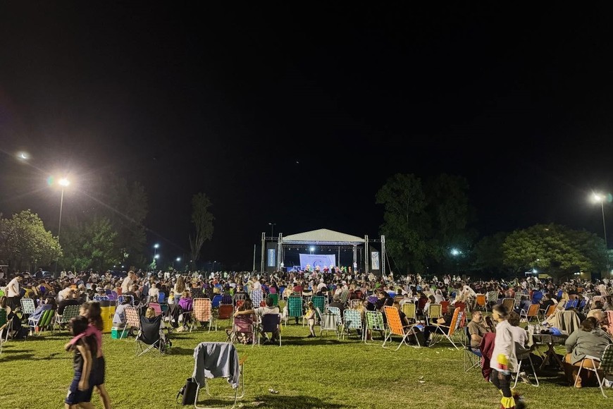 La comunidad de Pilar vivió una noche cargada de tradición, color y emoción con la velada de fin de año del Colegio Santa Marta