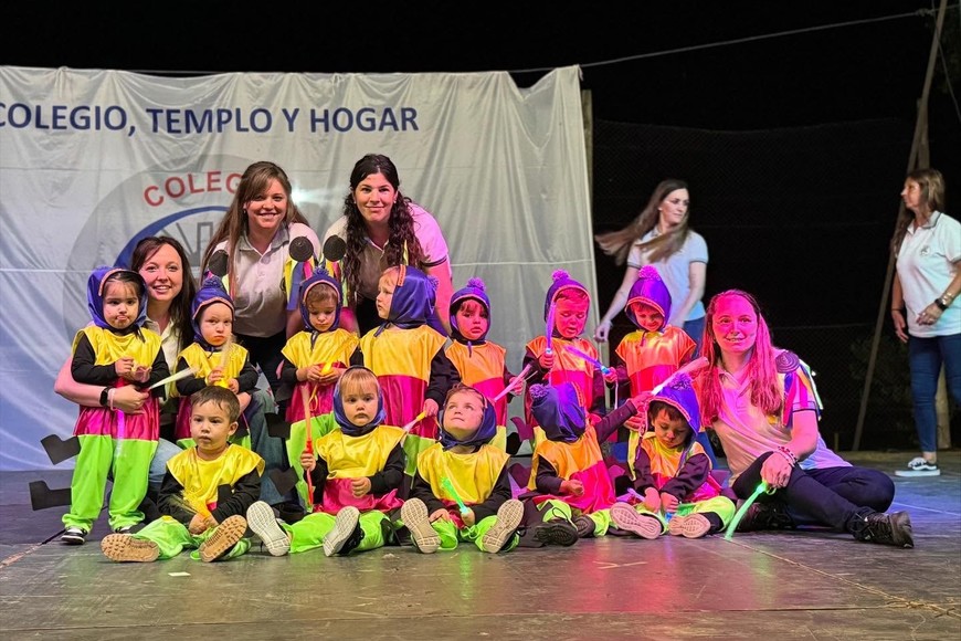 La comunidad de Pilar vivió una noche cargada de tradición, color y emoción con la velada de fin de año del Colegio Santa Marta