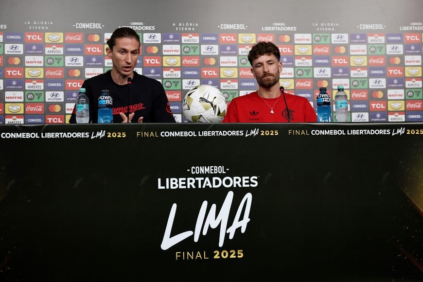 Soccer Football - Copa Libertadores - Flamengo Press Conference - Estadio Monumental, Lima, Peru - November 28, 2025
Flamengo coach Filipe Luis with Leo Pereira during the press conference REUTERS/Sebastian Castaneda