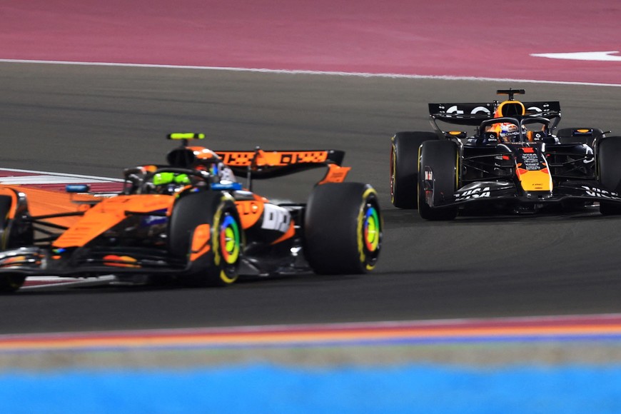 Formula One F1 - Qatar Grand Prix - Lusail International Circuit, Lusail, Qatar - November 29, 2025
McLaren's Lando Norris and Red Bull's Max Verstappen in action during the sprint race REUTERS/Thaier Al-Sudani
