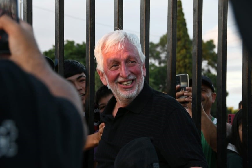 José Alonso se quedó con las elecciones y será el próximo presidente de Colón. Foto: Manuel Fabatía