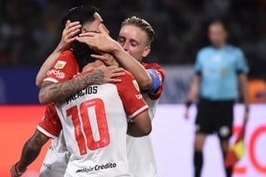 Estudiantes de La Plata superó como visitante a Central Córdoba de Santiago del Estero