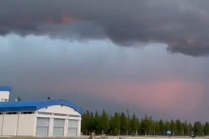 Impactante tormenta eléctrica en Esquel: el video desde el aeropuerto