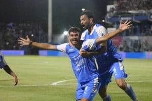 Estudiantes RC logró el ascenso con un global de 3-1 y jugará en la Liga Profesional.