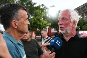 El flamante presidente de Colón, José Alonso, en diálogo con El Litoral en el playón de la institución.