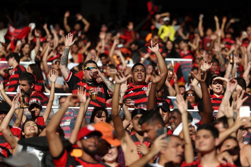 Soccer Football - Copa Libertadores - Final - Palmeiras v Flamengo - Flamengo fans gather in Rio de Janeiro, Rio de Janeiro, Brazil - November 29, 2025
Flamengo fans at the Maracana stadium ahead of the final REUTERS/Pilar Olivares