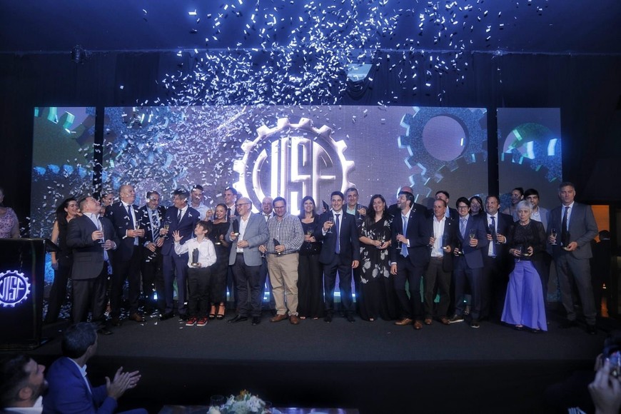 Empresarias y empresarios de toda la región participaron de la Cena Anual.