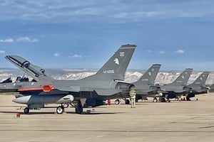 Los F-16 ya pasaron por Zaragoza, España, y se preparan para cruzar el Atlántico.