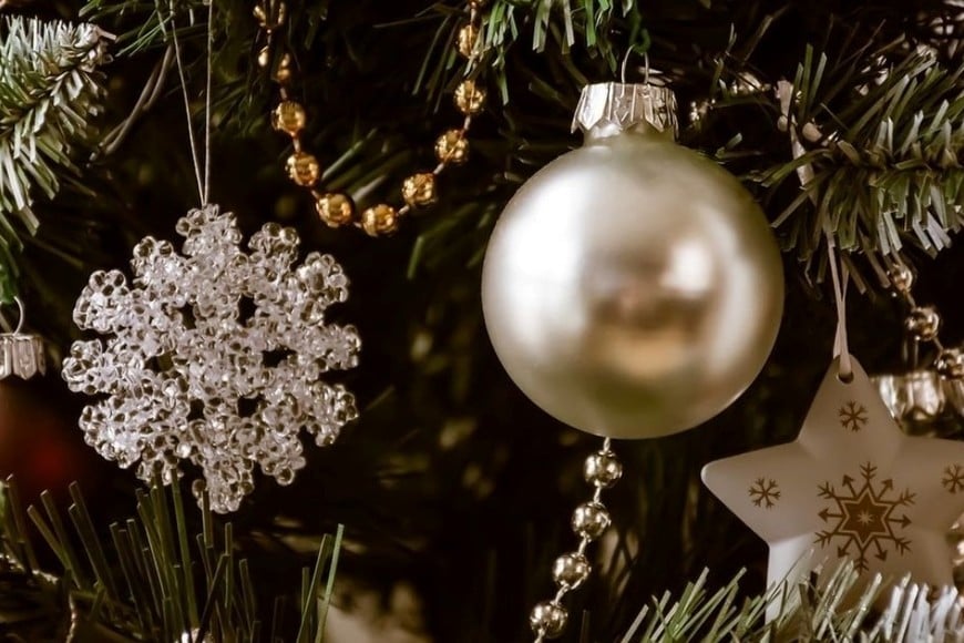 Las costumbres del árbol y las decoraciones navideñas se dan a nivel mundial.