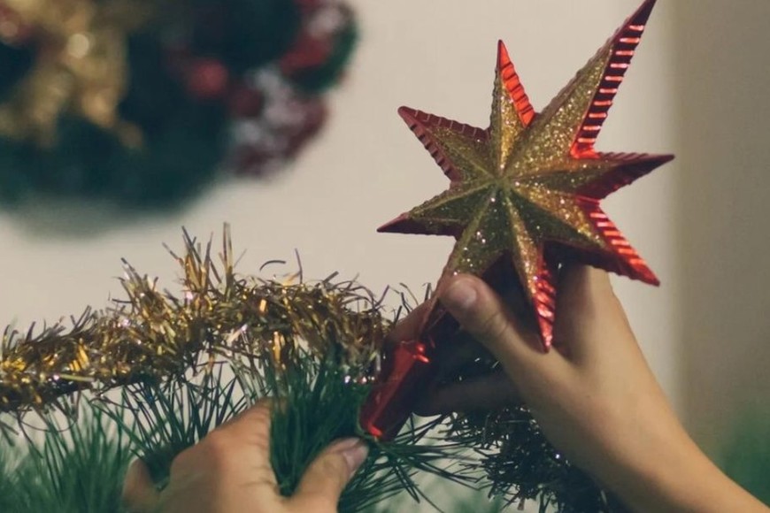 Las costumbres del árbol y las decoraciones navideñas se dan a nivel mundial.