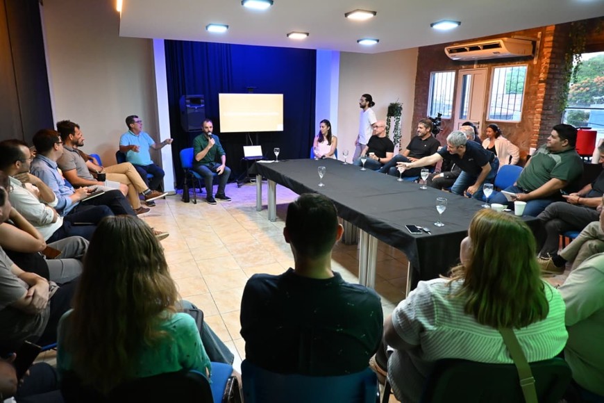 Referentes territoriales participan del debate sobre oportunidades para la agroproducción regional.