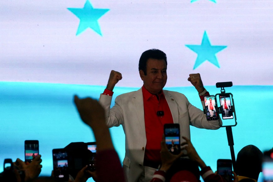 Presidential candidate Salvador Nasralla of Honduras' Liberal Party (PLH) reacts following early projections of the preliminary results of the general election in Tegucigalpa, Honduras, November 30, 2025. REUTERS/Jose Cabezas