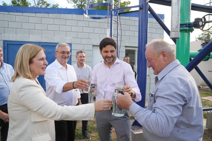 Pullaro inauguró infraestructura clave para garantizar agua potable segura a casi 9.500 vecinos en departamento Castellanos
