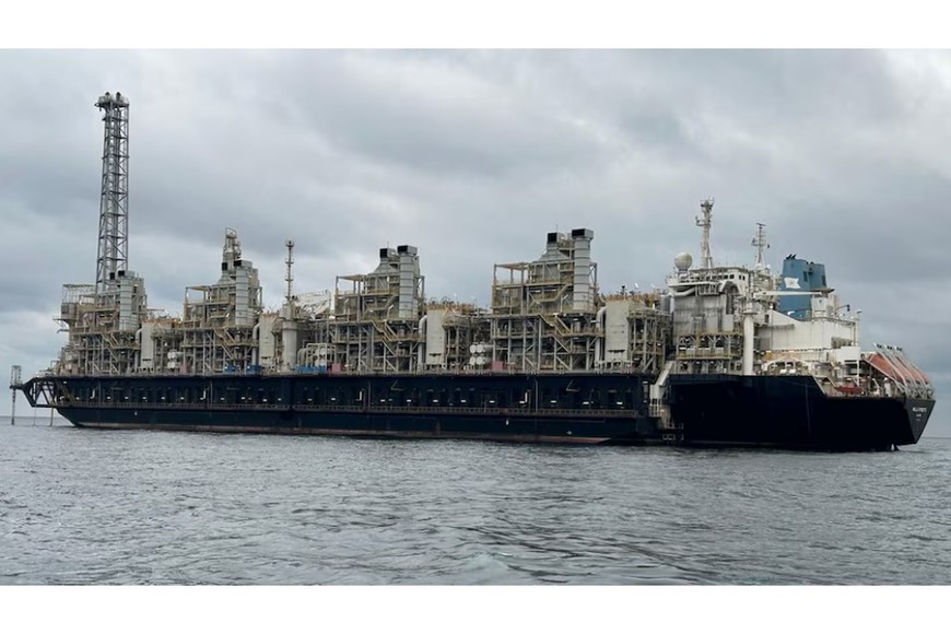 El barco Hilli Episeyo