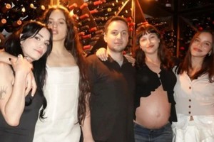 La cata de vino que reunió a Rosalía, Lali Espósito, Emilia Mernes y Úrsula Corberó