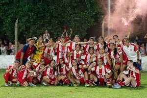 Unión campeón Femenino Sub 16.  Créditos: Guillermina Puigjane.