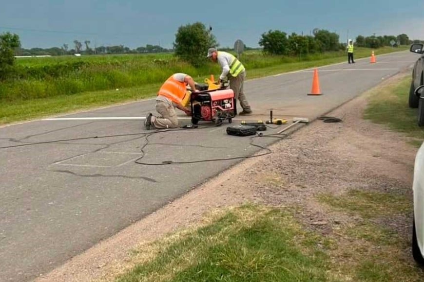 Ultiman detalles en la calzada de la ruta para poner en funcionamiento el dispositivo.