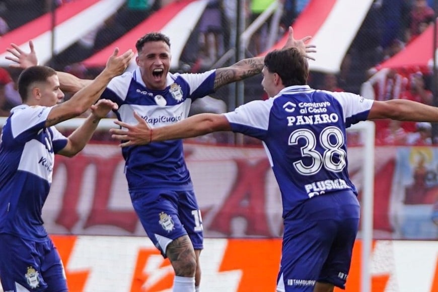 El festejo del Lobo en Barracas. Crédito: Prensa Gimnasia