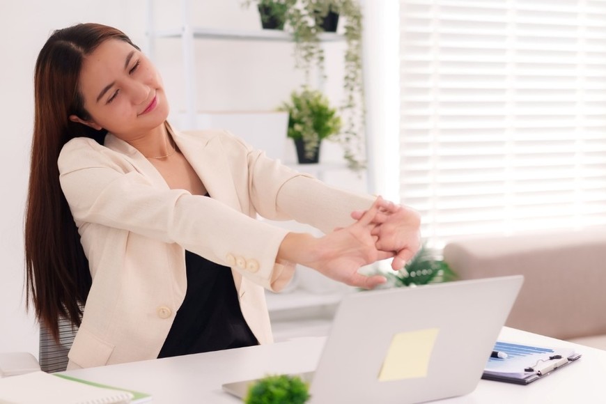 Dedicar solo diez minutos al día a una rutina sencilla de movilidad puede marcar una diferencia concreta.