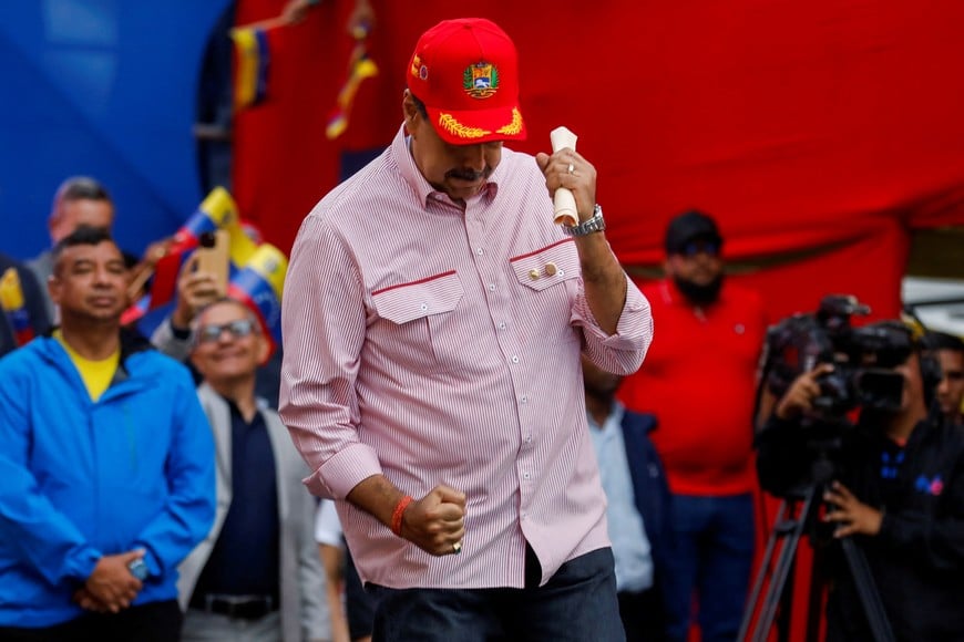 Venezuela's President Nicolas Maduro dances on the stage during a ceremony to swear in new community-based organisations, as U.S. President Donald Trump’s administration ramps up pressure on Maduro’s government, in Caracas, Venezuela, December 1, 2025. REUTERS/Leonardo Fernandez Viloria