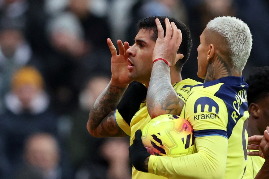 Soccer Football - Premier League - Newcastle United v Tottenham Hotspur - St James' Park, Newcastle, Britain - December 2, 2025
Tottenham Hotspur's Cristian Romero celebrates scoring their first goal with Richarlison REUTERS/Scott Heppell EDITORIAL USE ONLY. NO USE WITH UNAUTHORIZED AUDIO, VIDEO, DATA, FIXTURE LISTS, CLUB/LEAGUE LOGOS OR 'LIVE' SERVICES. ONLINE IN-MATCH USE LIMITED TO 120 IMAGES, NO VIDEO EMULATION. NO USE IN BETTING, GAMES OR SINGLE CLUB/LEAGUE/PLAYER PUBLICATIONS. PLEASE CONTACT YOUR ACCOUNT REPRESENTATIVE FOR FURTHER DETAILS..