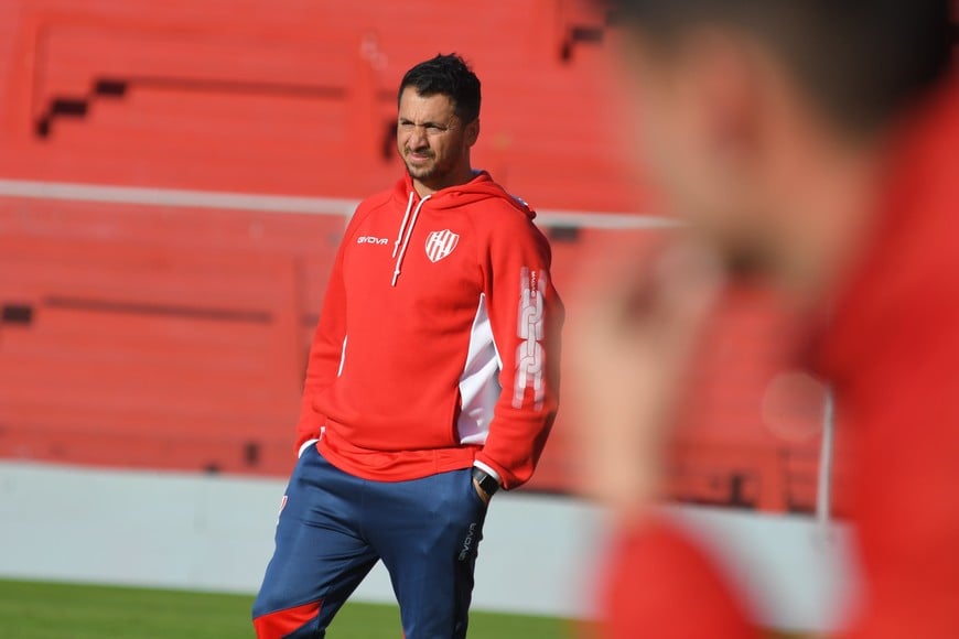Juan de Olivera. Entrenador de Unión. Foto: Luis Cetraro.